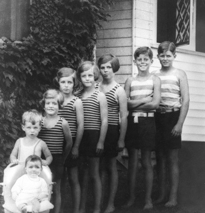 Photo of John Kennedy and his family as kids, lined up in swimsuits