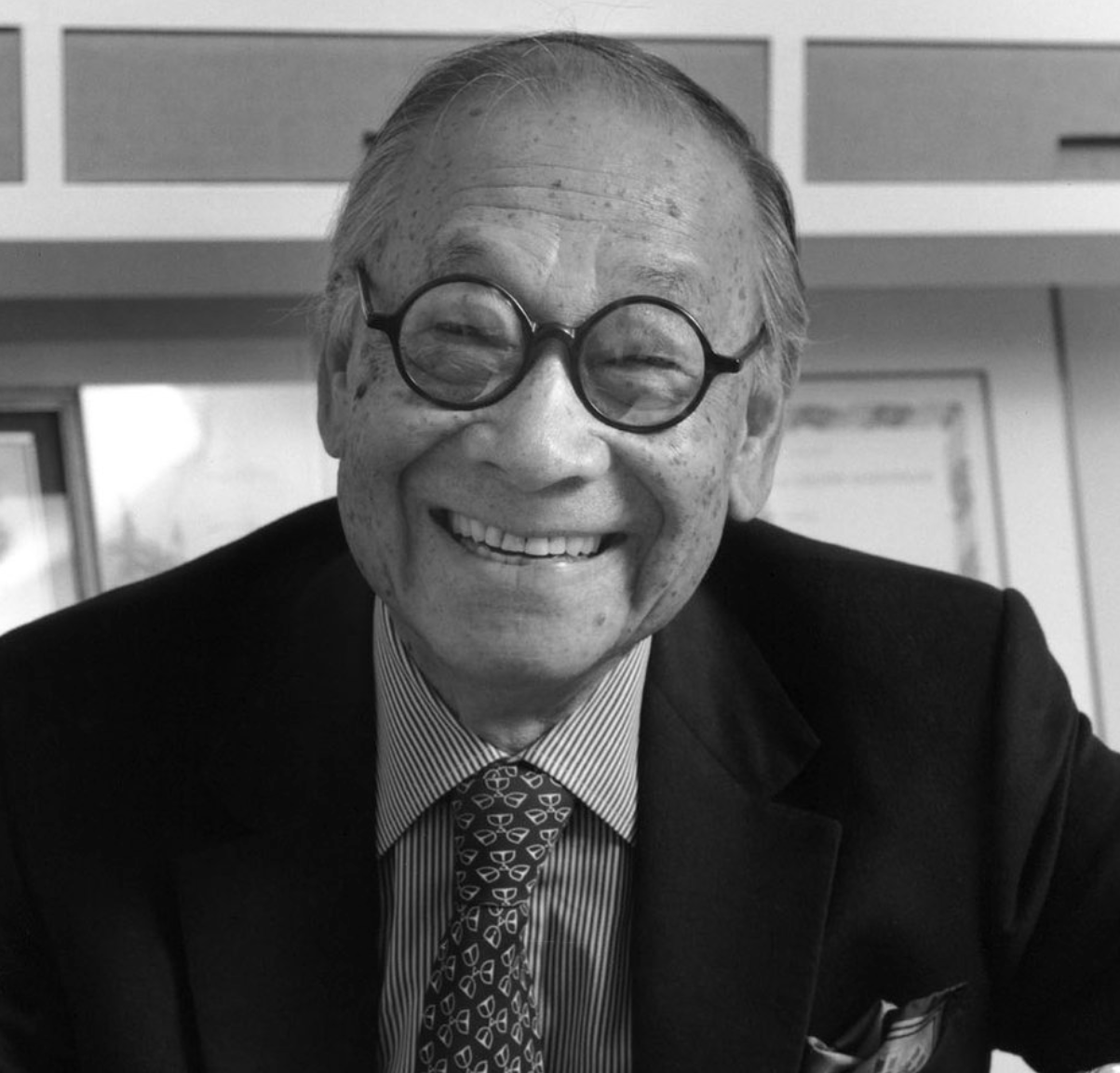 I.M. Pei's signature round spectacles frame his eyes, and the rest of his face is in a friendly smile