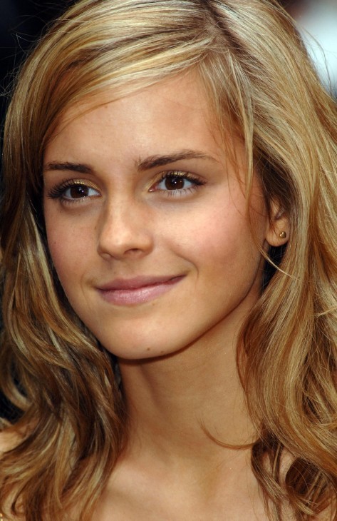 Emma Watson with blonde(ish) hair at a 'Harry Potter' premiere | Who2