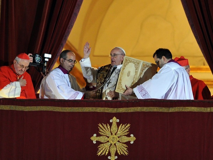 Photo of Francis I on the balcony, reading aloud from a Bible