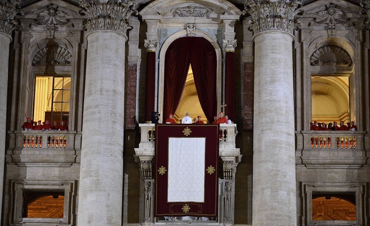 Pope Francis I photo on balcony, from afar, all looking quite grand