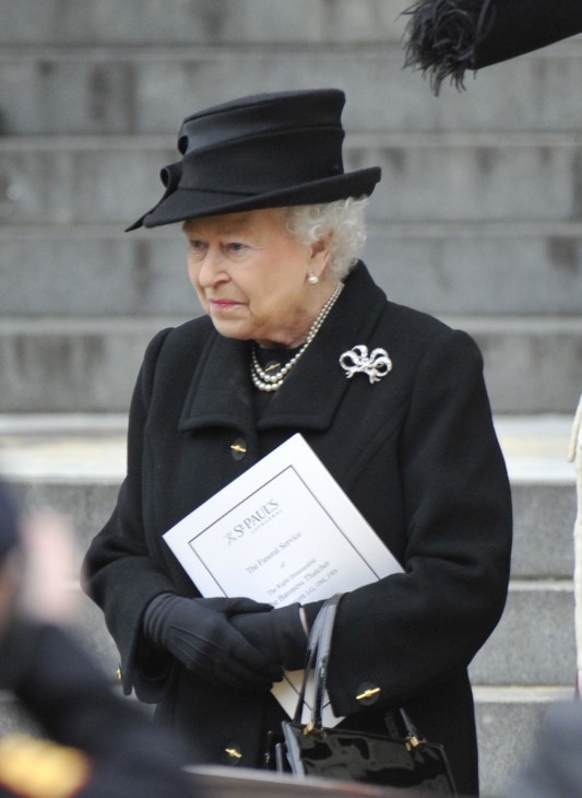 Queen Elizabeth II photo in black mourning clothes