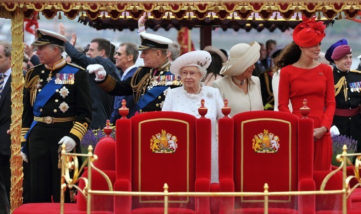 Photo of the Royal Family on the Queen's barge, standing out in the rain