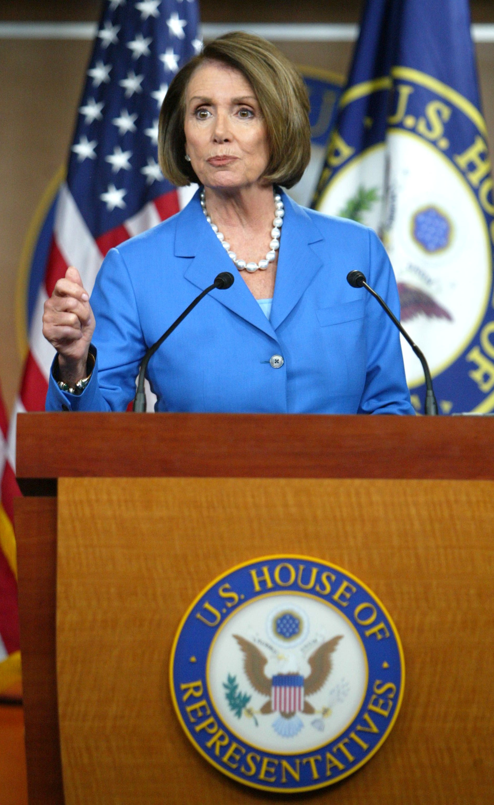 Nancy Pelosi smiles at stem cell legislation | Photo | Who2