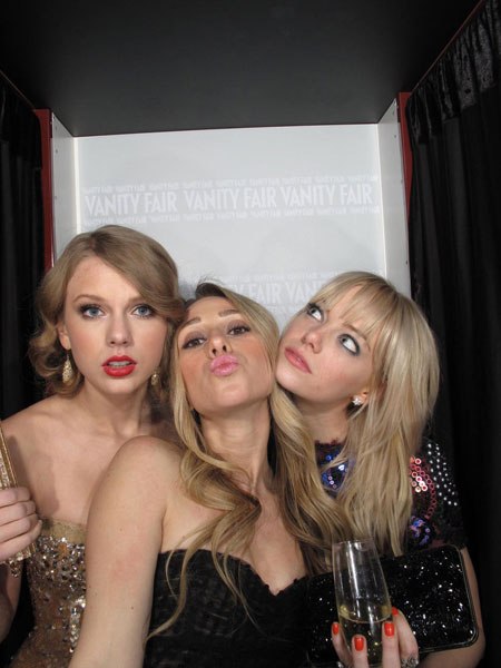 Photo of Taylor Swift and Emma Stone and a third young blonde, primping and making kissy-lips