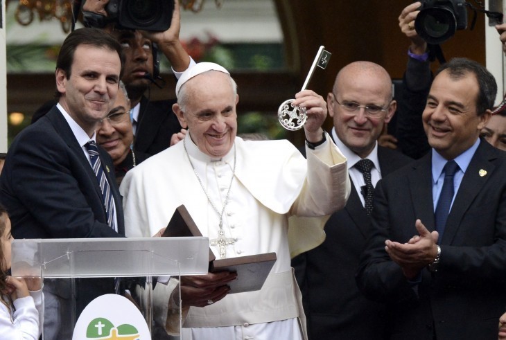 Pope Francis photo, holding up a key to Rio