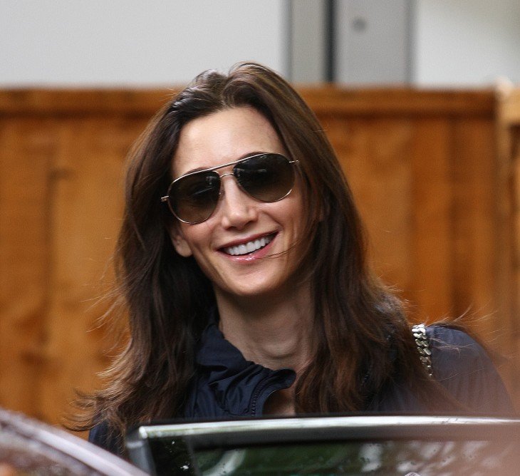 Photo of Nancy Shevell, smiling, as she gets into a car