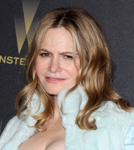 Jennifer Jason Leigh