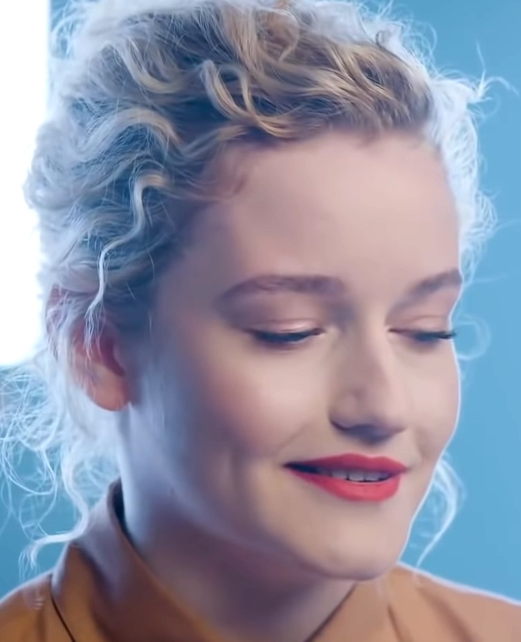 Julia Garner